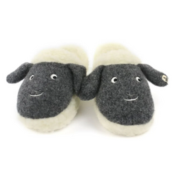 Snuggly lamby slippers size 39-40