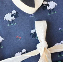 Load image into Gallery viewer, The sheep apron by Samuel Lamont