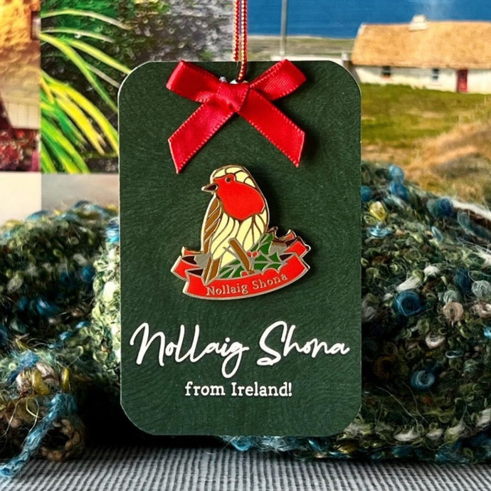 Nollaig Shona - Happy Christmas - enamel pin